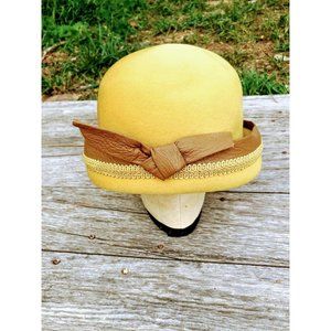 Vintage Ladies 1940s wool felted bowler hat